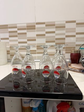 Juego de copas y vasos de bar