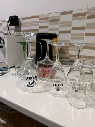 Juego de copas y vasos de bar