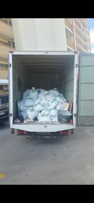 Se hacen portes y mudanzas