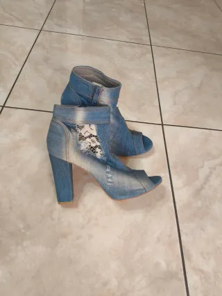 Stivaletti donna jeans con pizzo