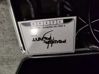 Maleta con pedales, wah wah, afinador, delay