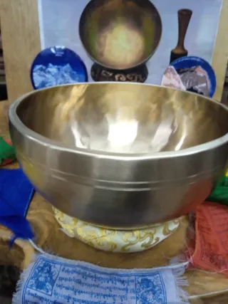 CUENCO TÍBET 24,9 C JHUMKA 2562 G HECHO A MANO