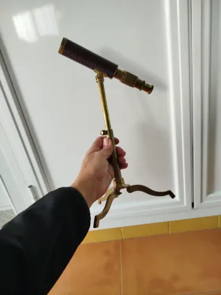 Catalejo antiguo de latón y metal telescopio