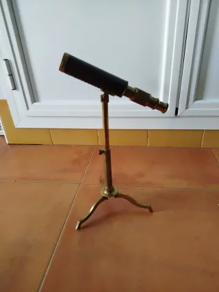 Catalejo antiguo de latón y metal telescopio