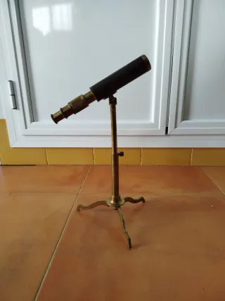 Catalejo antiguo de latón y metal telescopio