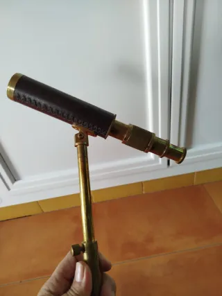 Catalejo antiguo de latón y metal telescopio