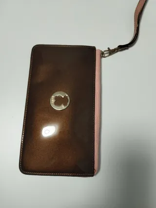 Bolso de mano marrón brillante osito