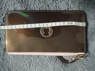 Bolso de mano marrón brillante osito