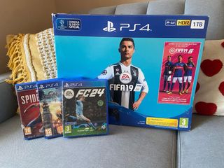 Consola PS4 1TB + FIFA 19 + Spider-Man + FC24
