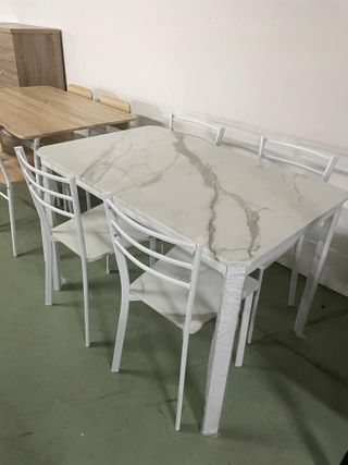 Mesa cocina y 4 sillas a juego