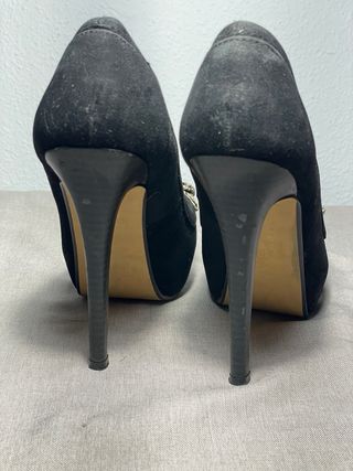 Zapatos negros tacón alto lazo