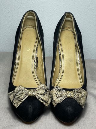 Zapatos negros tacón alto lazo