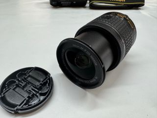 Cámara Nikon D5600 + 2 objetivos 18-55 + 18-200 VR