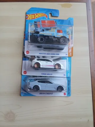 Lote 3 Coches Hot Wheels: Unimog, Subaru, Kia