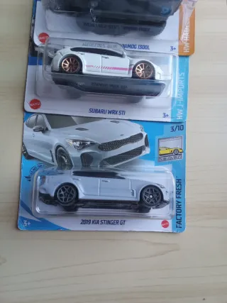 Lote 3 Coches Hot Wheels: Unimog, Subaru, Kia