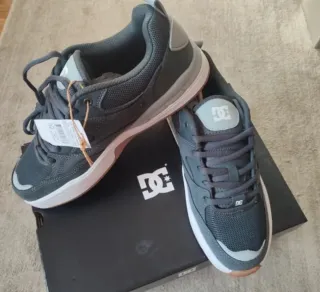 Tenis DC Shoes Grises y Blancos