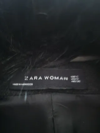 Abrigo Zara con cuello de pelo