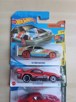 Hot Wheels 3 Coches: Mustang, GT-Scorcher, Firebir