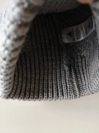 Gorro Jail Jam gris con pompón