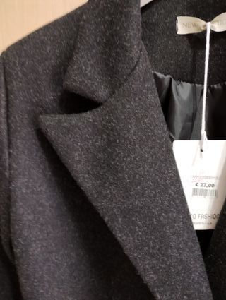 Cappotto grigio scuro con cintura