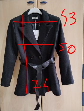 Cappotto grigio scuro con cintura