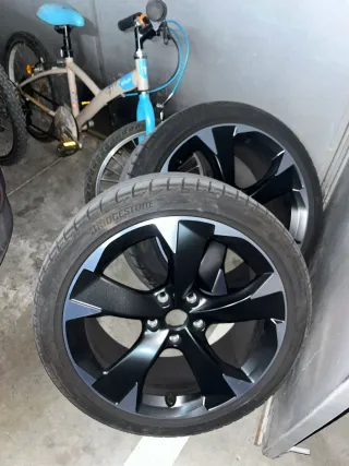 Llantas Cupra León 18' 2025