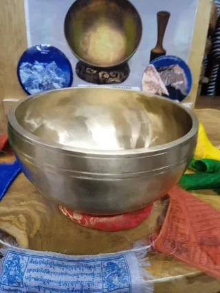 CUENCO TÍBET 21,7 C JHUMKA 1843 G HECHO A MANO