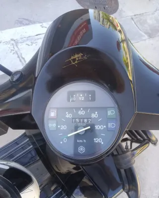 Vespa Scooter Negra Manual. Valdemoro
