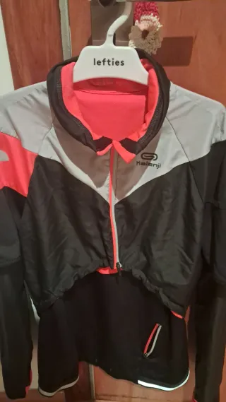 Sudadera deportiva Kalenji negra y roja
