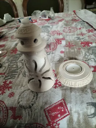 faro in ceramica con candela all'interno