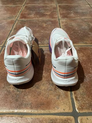 Zapatilla Joma R-2000 Running Blanca y Morada