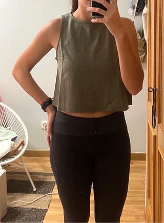 Top de tirante ancho de Mango en color caqui