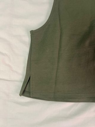 Top de tirante ancho de Mango en color caqui