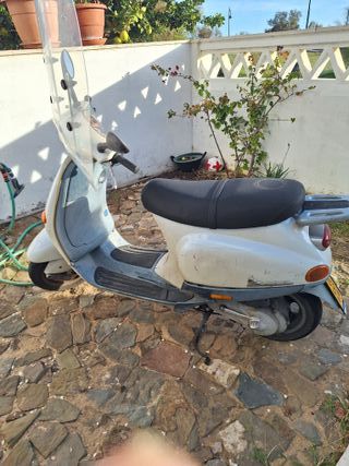 Vespa Scooter Automática