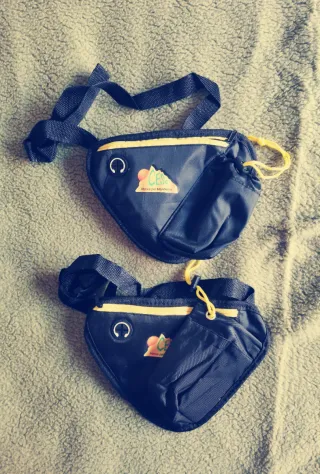 Pack 4 bidones, cinturónes portabidones y llaveros