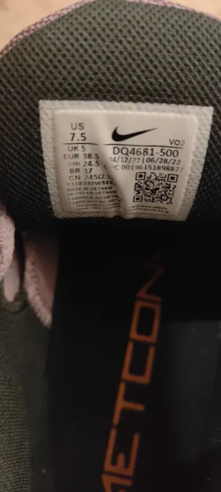 Zapatillas Nike Metcon grises y negras