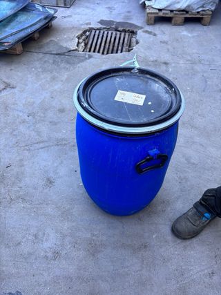 Bidones 60 litros 2€, Palets de 27 por 54€.