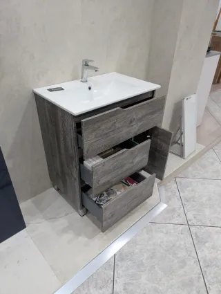 Mueble de baño con lavabo y espejo de regalo