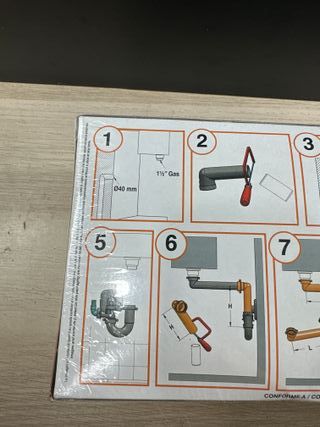 Sifón ahorrador de espacio con conexión