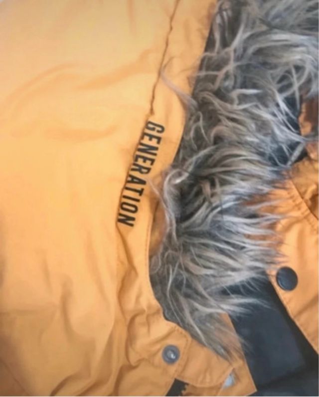 Abrigo Zara Kids con capucha y pelo