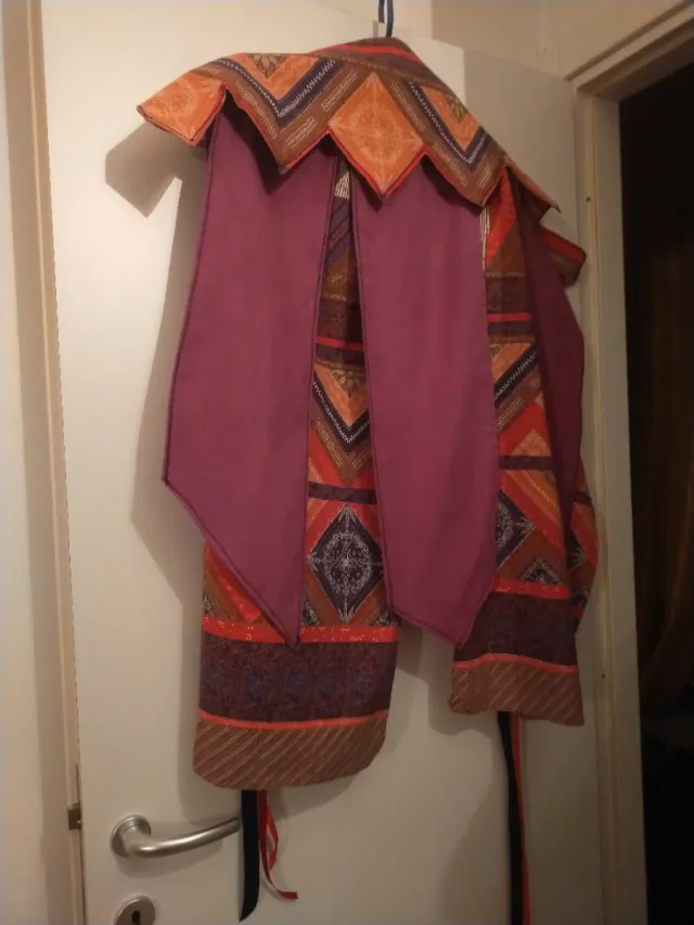 Mantello e cappello fatto a mano