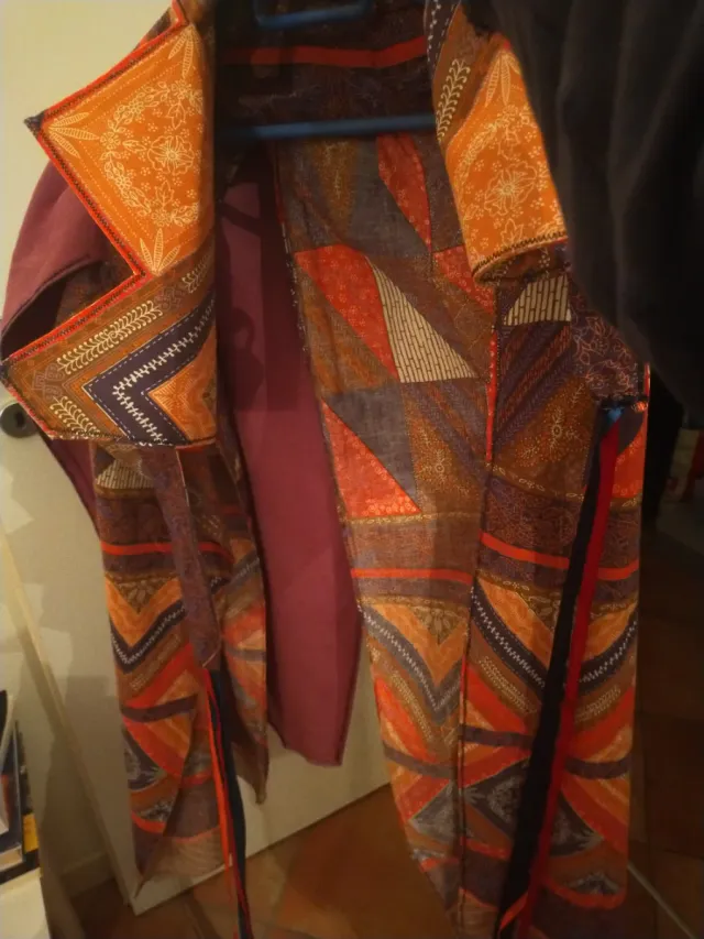 Mantello e cappello fatto a mano