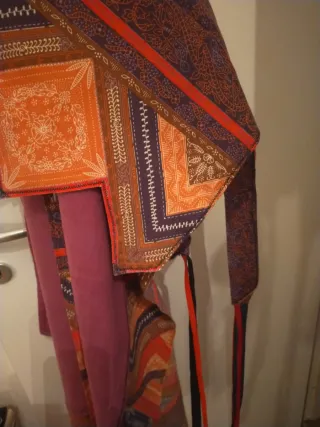 Mantello e cappello fatto a mano