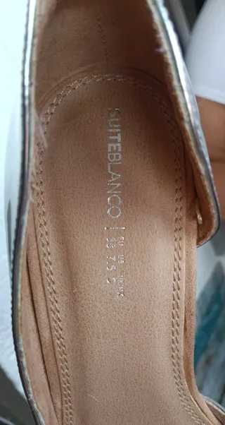 Zapatos de tacón plateados