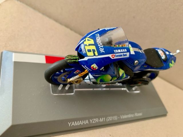 Yamaha YZR M1 Valentino Rossi 2015 Moto GP 1:18
