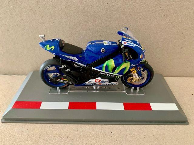 Yamaha YZR M1 Valentino Rossi 2015 Moto GP 1:18