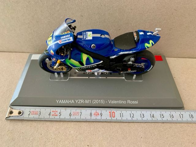 Yamaha YZR M1 Valentino Rossi 2015 Moto GP 1:18