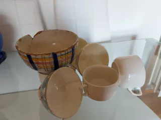 Tazas y tazones de cerámica antiguos