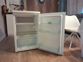 Nevera pequeña blanca