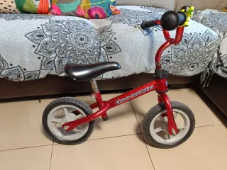 Bicicleta de equilibrio roja Chicco